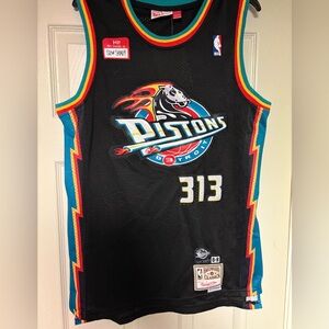 Detroit jersey size medium